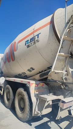 United Trucks U 350 hp 6X4 - photo 1