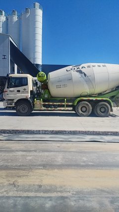 United Trucks U 350 hp 6X4 - photo 2