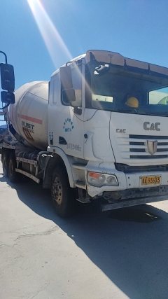 United Trucks U 350 hp 6X4 - photo 4