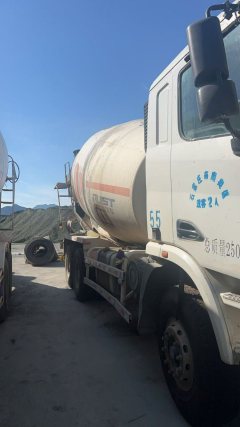 United Trucks U 350 hp 6X4 - photo 5
