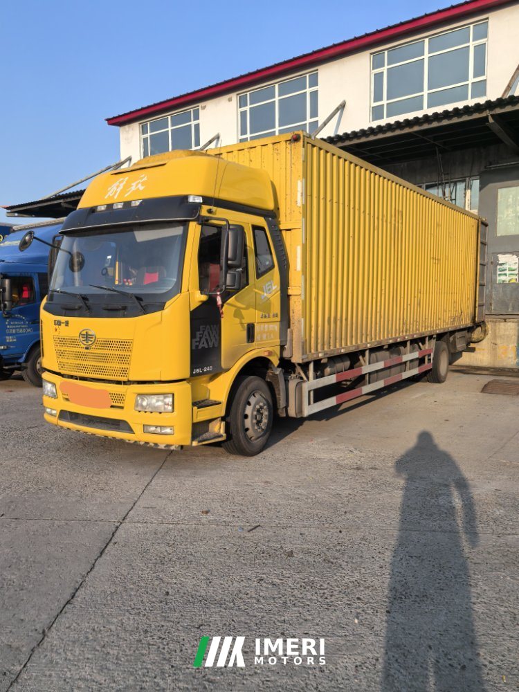 FAW Jiefang J6L 240 hp 4X2 9.7 m - truck from China