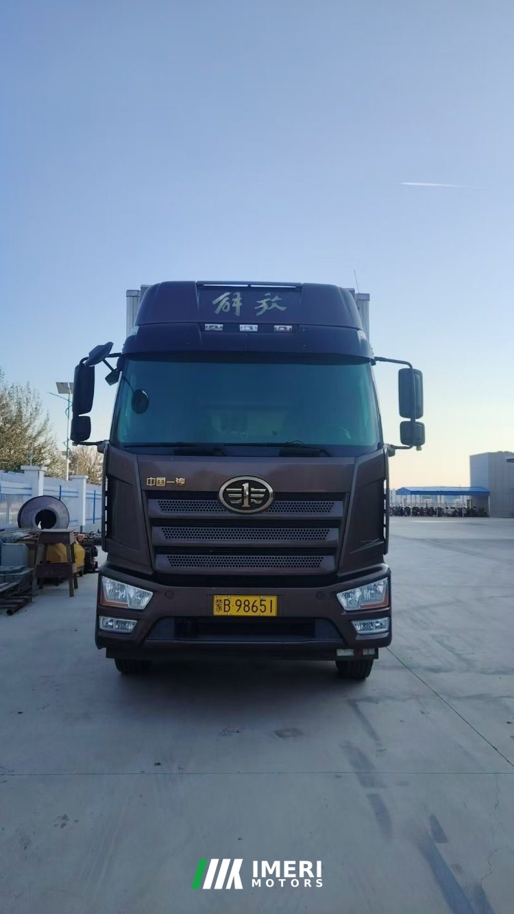 2022 FAW Jiefang J6L 240 hp 4X2 6.8 m