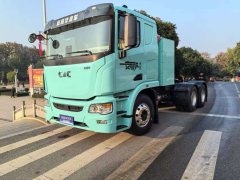 United Trucks U 700 hp 6X4 - фото 3