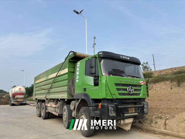 SAIC Hongyan Genlyon 350 hp 8X4 9.55 m - truck from China