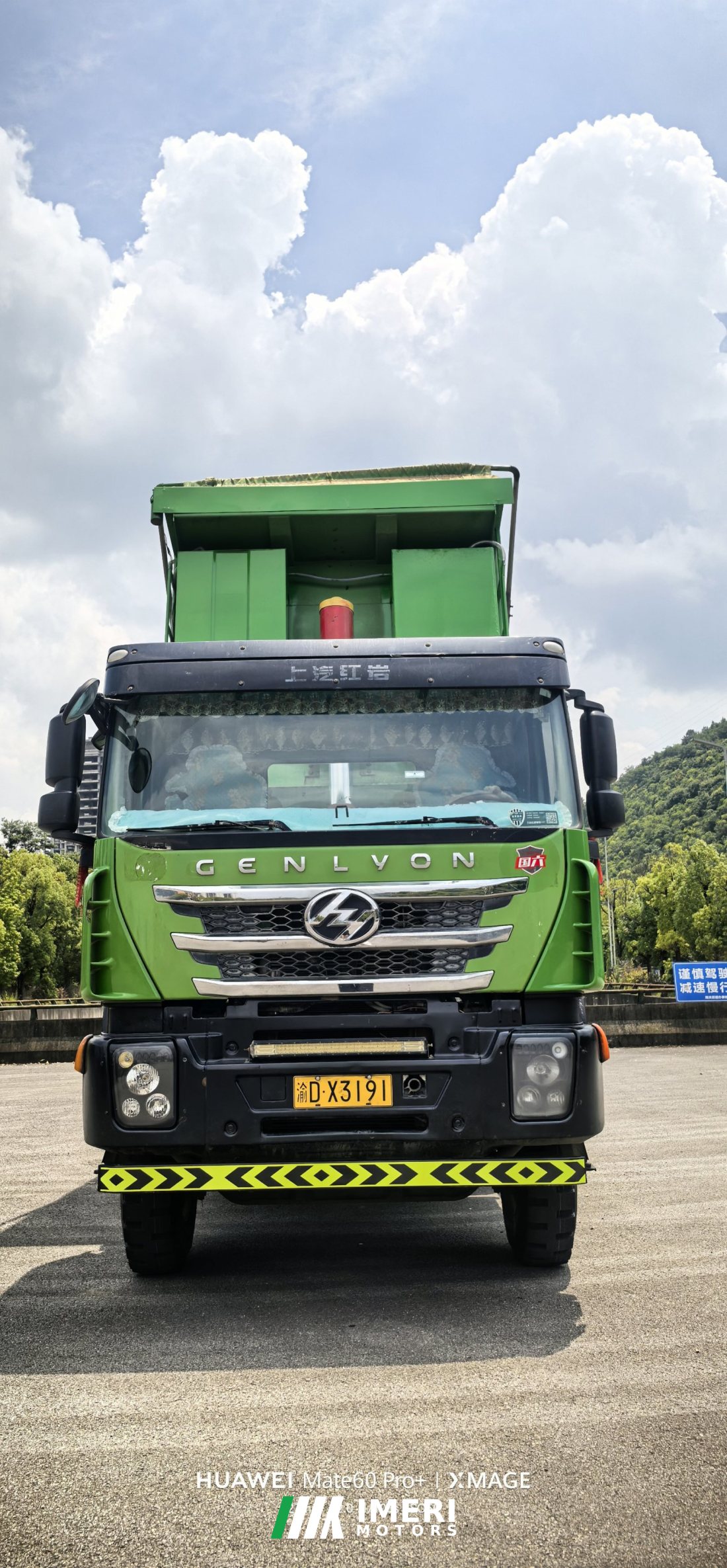 SAIC Hongyan Genlyon 460 hp 6X4 6.2 m - truck from China