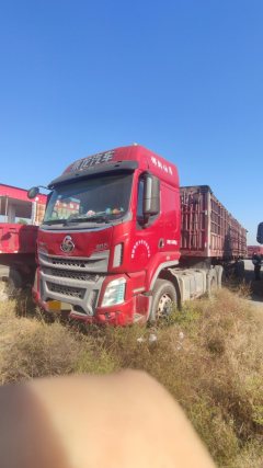 Dongfeng Liuzhou Chenglong H5 400 hp 6X4 - photo 1