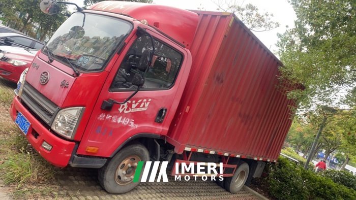 FAW Jiefang Dragon V 220 hp 4X2 - truck from China