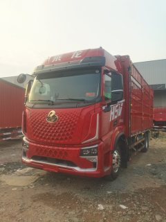 Dongfeng Liuzhou Chenglong H5V 350 hp 4X2 6.8 m - photo 1