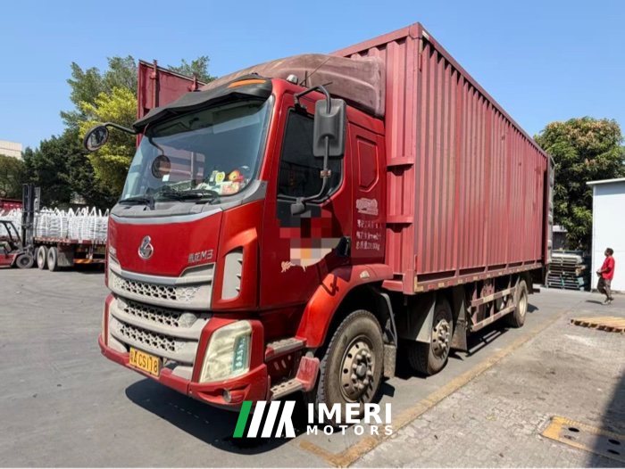 2019 Dongfeng Liuzhou Chenglong M3 220 hp 6X2 8.3 m