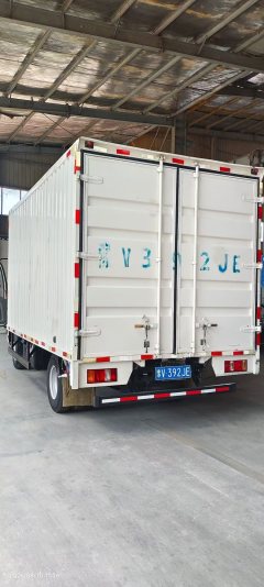 SINOTRUK HOWO Light Duty Truck Dream Chaser 140 hp 4X2 4.15 m - photo 5