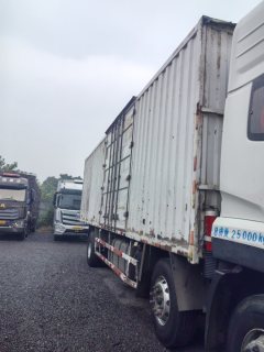 Dongfeng Tianlong VL 292 hp 6X2 9.6 m - photo 4