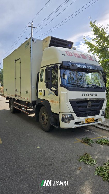 SINOTRUK HOWO Light Duty Truck G5X 220 hp 4X2 5.6 m - truck from China