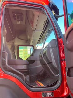 Dongfeng Liuzhou Chenglong H7 460 hp 6X4 - photo 6