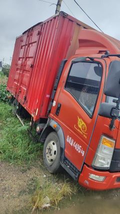 SINOTRUK HOWO Light Duty Truck Hanjiang 116 hp 4X2 4.2 m - photo 3