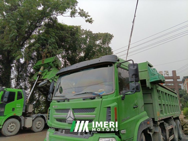 Sinotruk Steyr D5 300 hp 8X4 6 m - truck from China