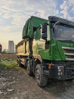 SAIC Hongyan Genlyon 392 hp 8X4 7.8 m - фото 2
