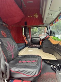 Dongfeng Tianlong 270 hp 6X2 9.6 m - photo 5