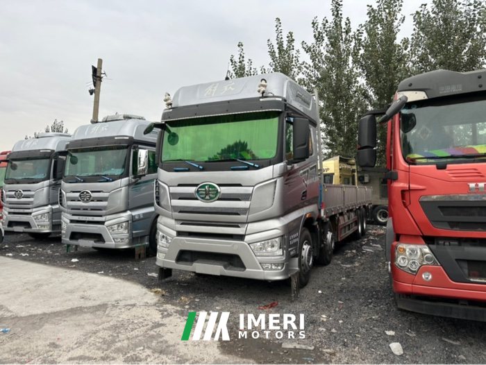 2022 FAW Jiefang J7 560 hp 8X4 9.5 m
