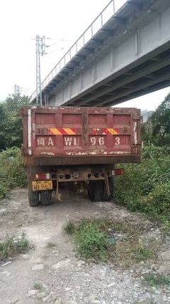 Sinotruk 220 hp 4X4 6.2 m - ფოტო 3