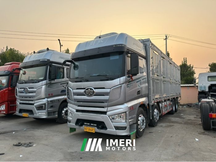 FAW Jiefang J7 560 hp 8X4 9.5 m - truck from China