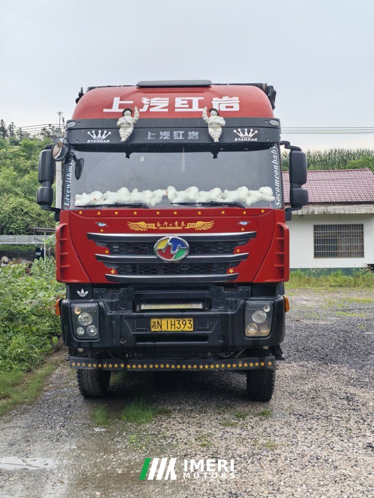 2019 SAIC Hongyan Genlyon 520 hp 8X4 8.6 m