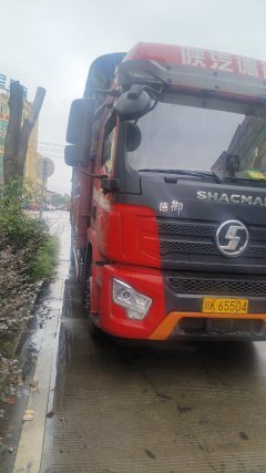 Shacman Q300 300 hp 4X2 6.8 m - photo 2