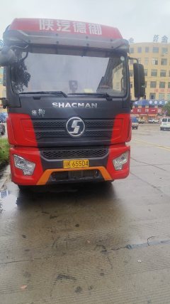 Shacman Q300 300 hp 4X2 6.8 m - photo 3