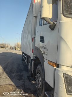 Dongfeng Tianlong KL 300 hp 6X2 9.6 m - photo 2