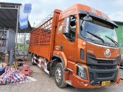 Dongfeng Liuzhou Chenglong H5 260 hp 4X2 6.8 m - ფოტო 1