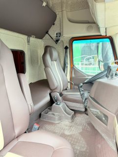 Dongfeng Liuzhou Chenglong H5 260 hp 4X2 6.8 m - ფოტო 3