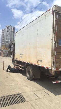 Dongfeng Liuzhou Chenglong L3 160 hp 4X2 4.2 m - photo 3