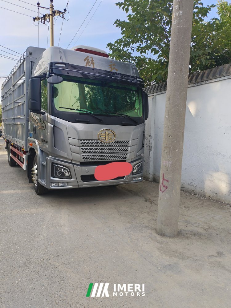 FAW Jiefang JH6 320 hp 4X2 6.75 m - truck from China