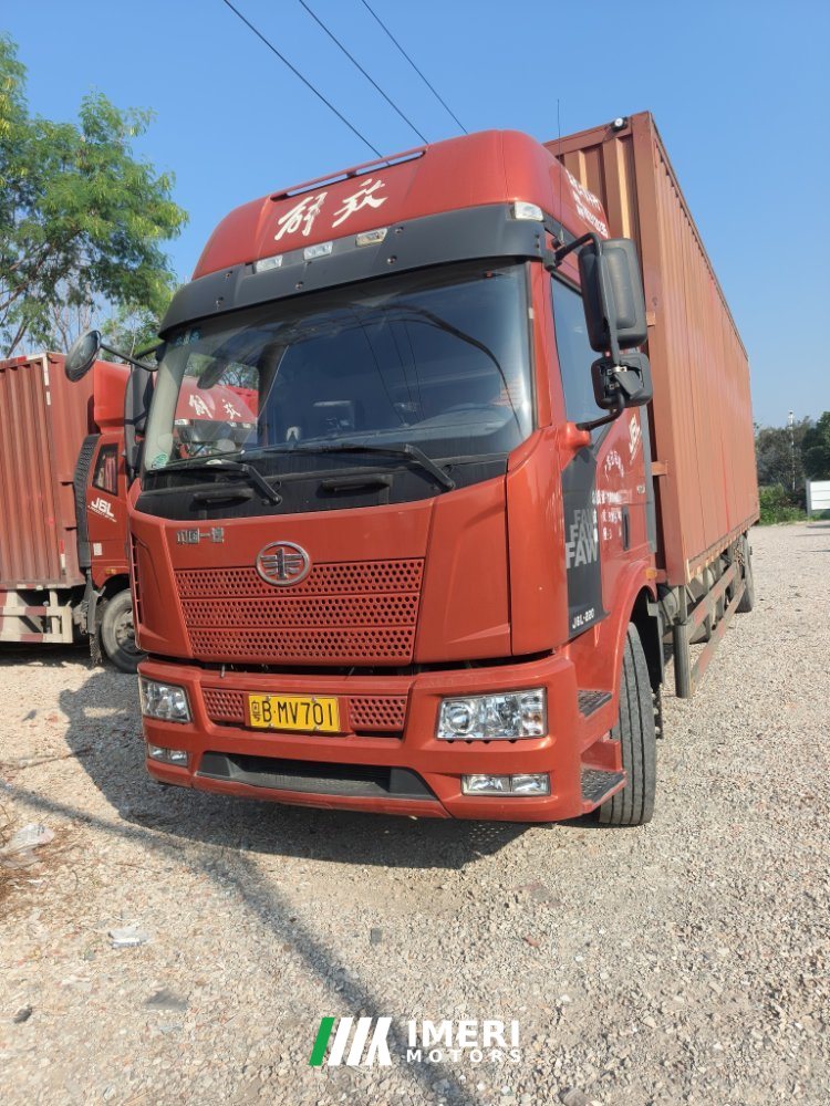 2021 FAW Jiefang J6L 220 hp 4X2 9.7 m