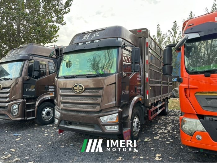 2022 FAW Jiefang J6L 260 hp 4X2 6.75 m