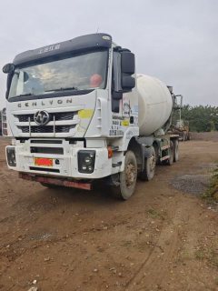 SAIC Hongyan Genlyon 390 hp 8X4 - photo 4