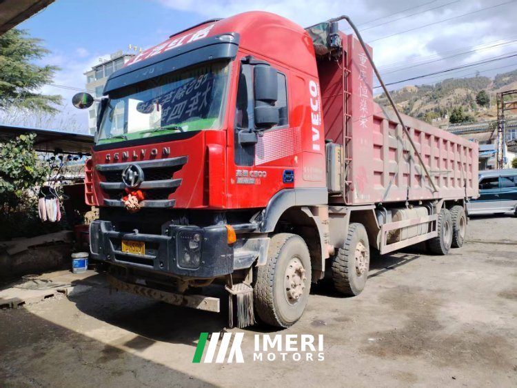 SAIC Hongyan Genlyon 560 hp 8X4 8.5 m - truck from China