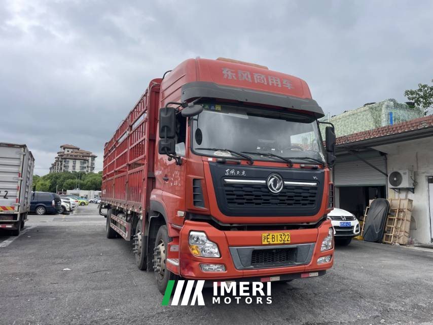 Dongfeng Tianlong VL 270 hp 6X2 9.6 m - truck from China