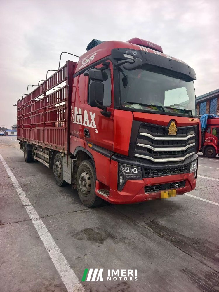 Sinotruk HOWO Max 350 hp 6X2 9.6 m - truck from China