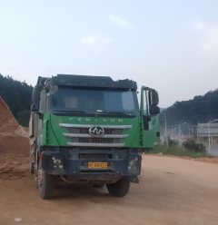 SAIC Hongyan Genlyon 392 hp 8X4 6.8 m - фото 1