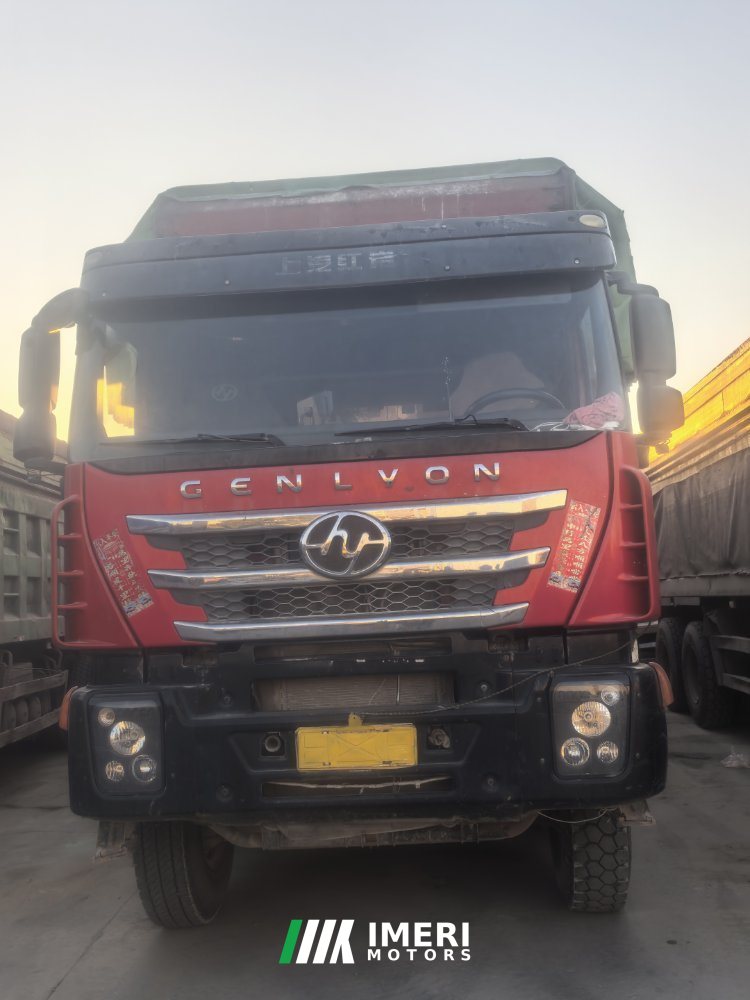 2019 SAIC Hongyan Genlyon 520 hp 8X4 8 m