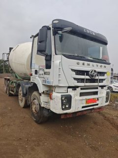 SAIC Hongyan Genlyon 390 hp 8X4 - фото 1