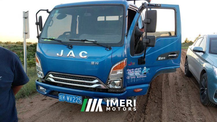 JAC J5 143 hp 4X2 3.82 m - truck from China
