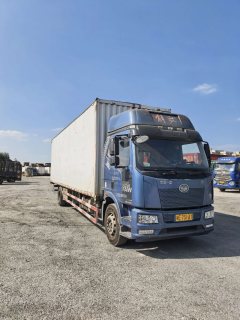 FAW Jiefang J6L 260 hp 4X2 9.6 m - фото 4