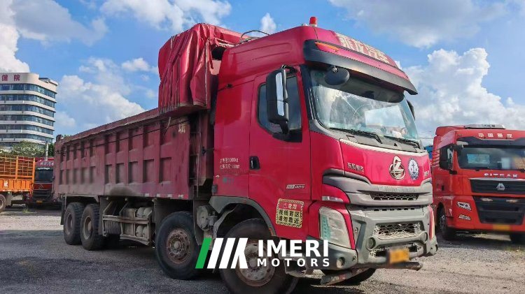 Dongfeng Liuzhou Chenglong H7 400 hp 8X4 8 m - грузовик из Китая
