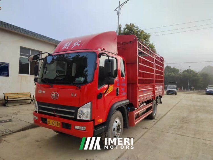 FAW Jiefang J6V 350 hp 6X2 5.4 m - truck from China
