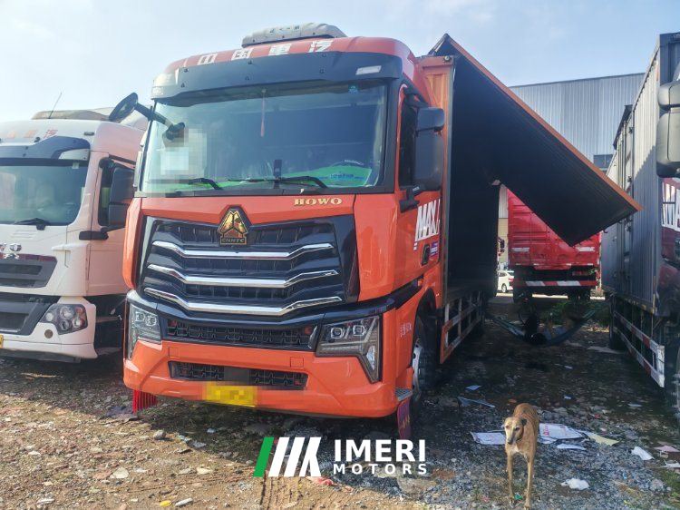 Sinotruk HOWO Max 290 hp 4X2 9.6 m - truck from China