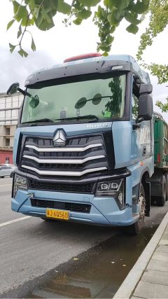 Sinotruk HOWO TS 590 hp 6X4 - фото 1