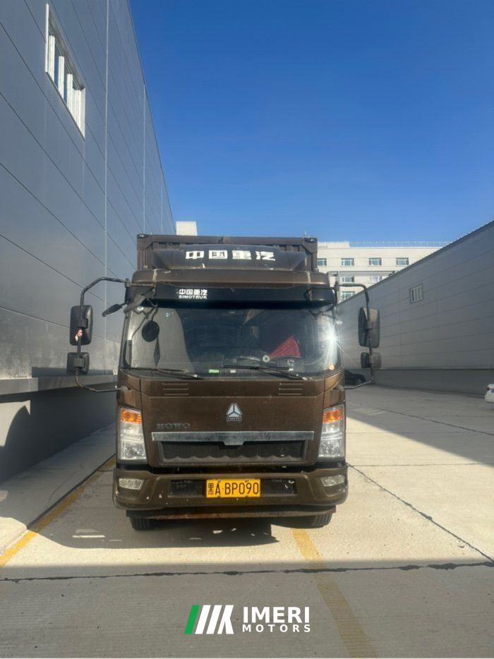 SINOTRUK HOWO Light Duty Truck Commander 180 hp 4X2 5.75 m - truck from China
