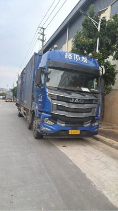 JAC Gallop Gelfa A5 270 hp 6X2 9.5 m - фото 3