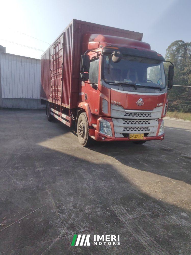 2018 Dongfeng Liuzhou Chenglong M3 180 hp 4X2 7.65 m